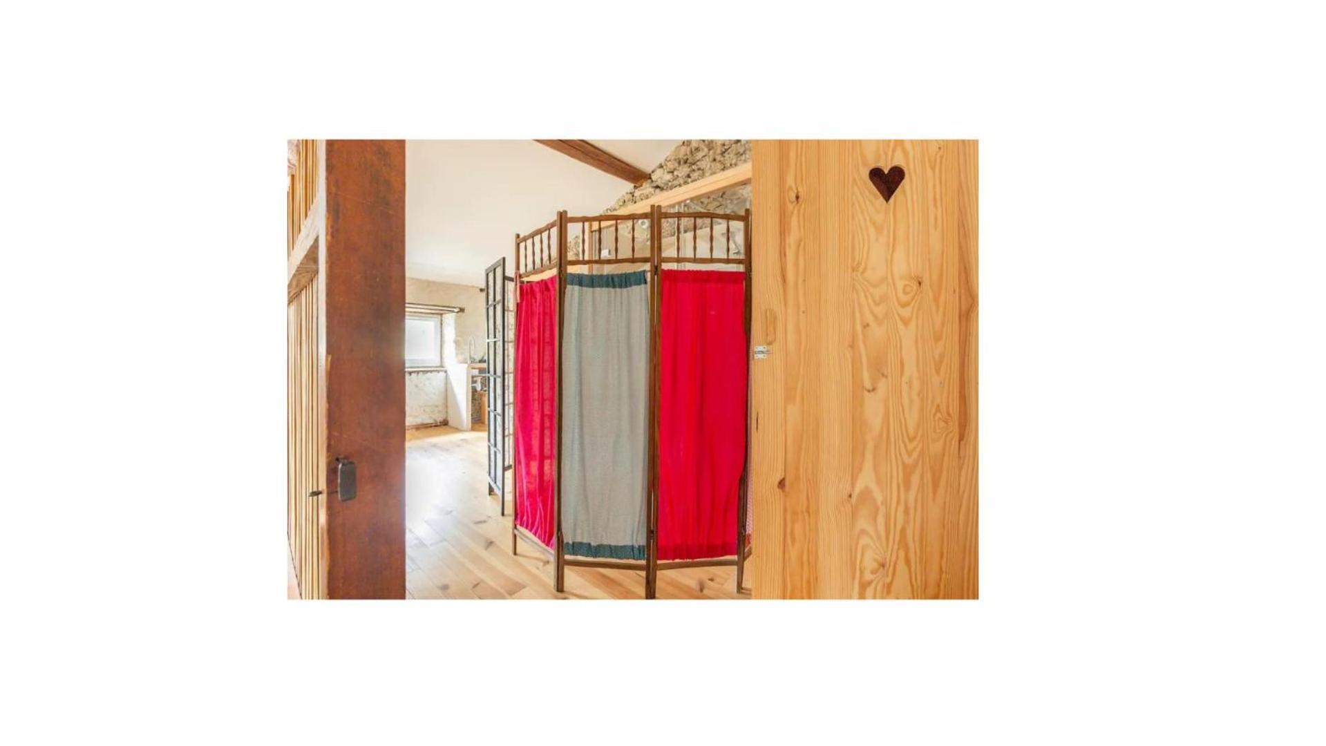 Chambre Triple Deluxe - Gite De La Louve Fougax-et-Barrineuf Exteriér fotografie
